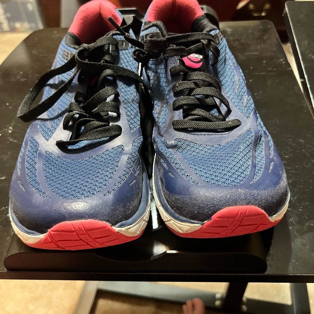 Topo athletic shoes Magnifly size 10